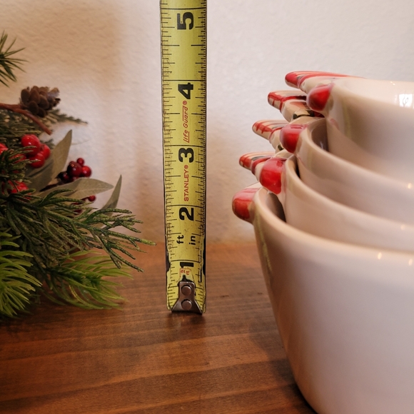 Glittering Goodies 4 pack Ceramic Snowman Measuring Cups White/Red. - Picture 6 of 11